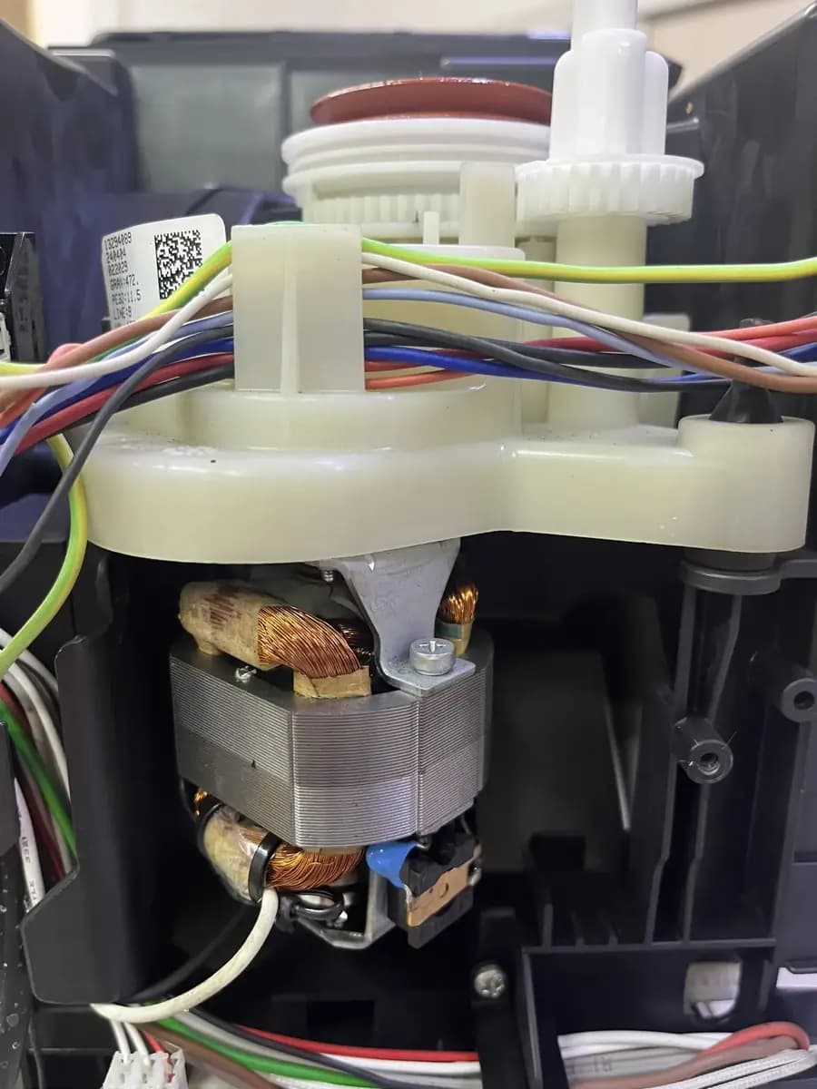 DeLonghi в разборе в мастерской КофеДок, кадр 3