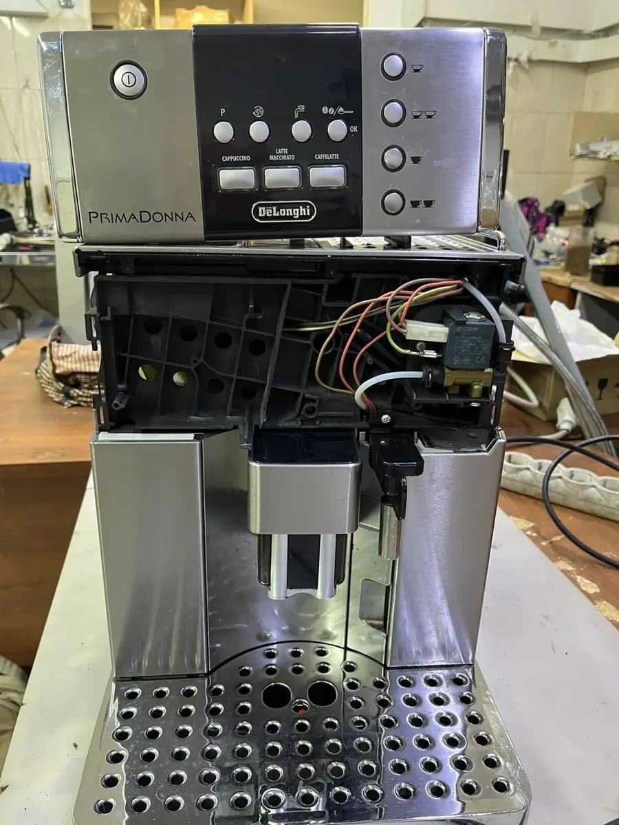 DeLonghi PrimaDonna в разборе в мастерской КофеДок, кадр 5